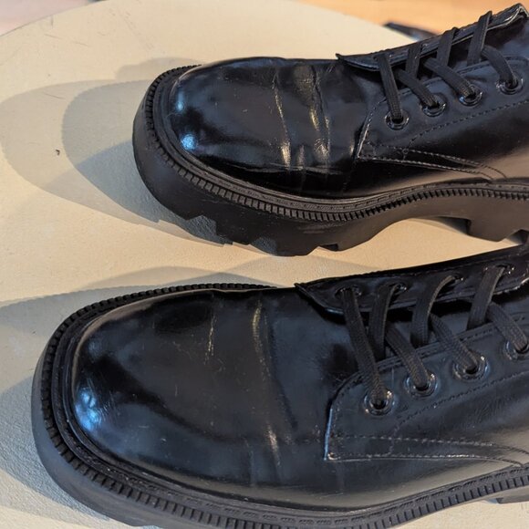 Lace-up Clogs - Picture 4 of 5